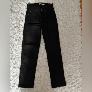 NWOT / LEVIS 724 Black Skinny Jeans